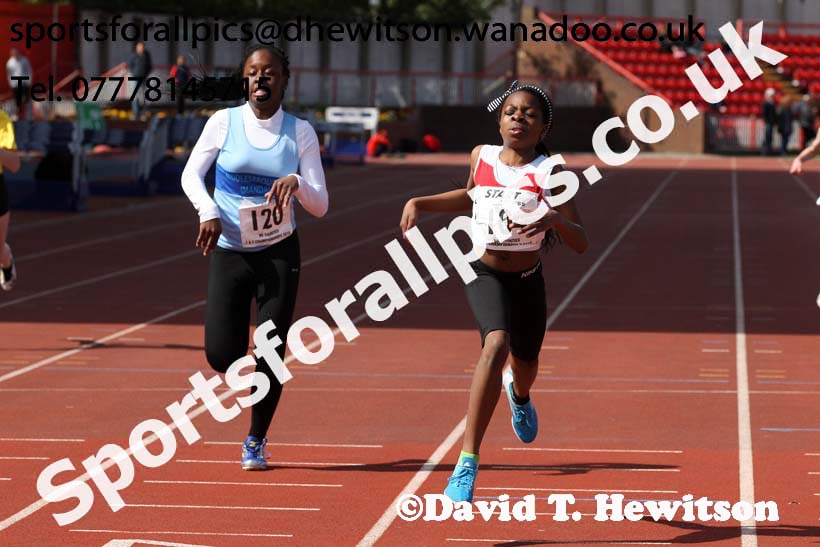 Girls under-13s 200 metres, North Eastern Track and Field Champs, Gateshead Stadium. Photo: David T. Hewitson/Sports for All Pics